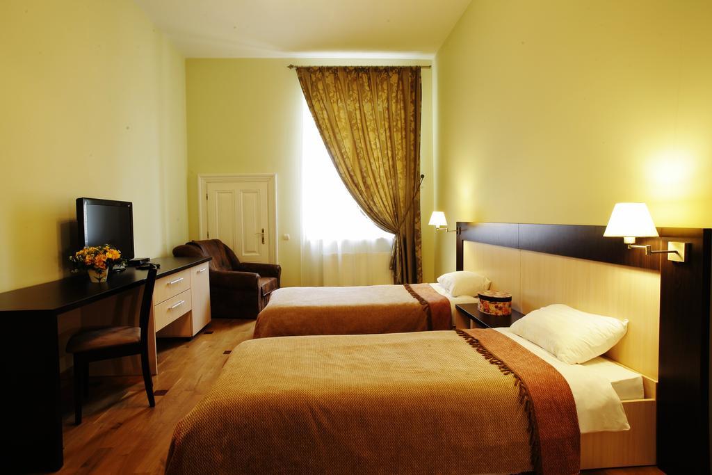 Mini-Hotel Under The Roof Lviv Dış mekan fotoğraf
