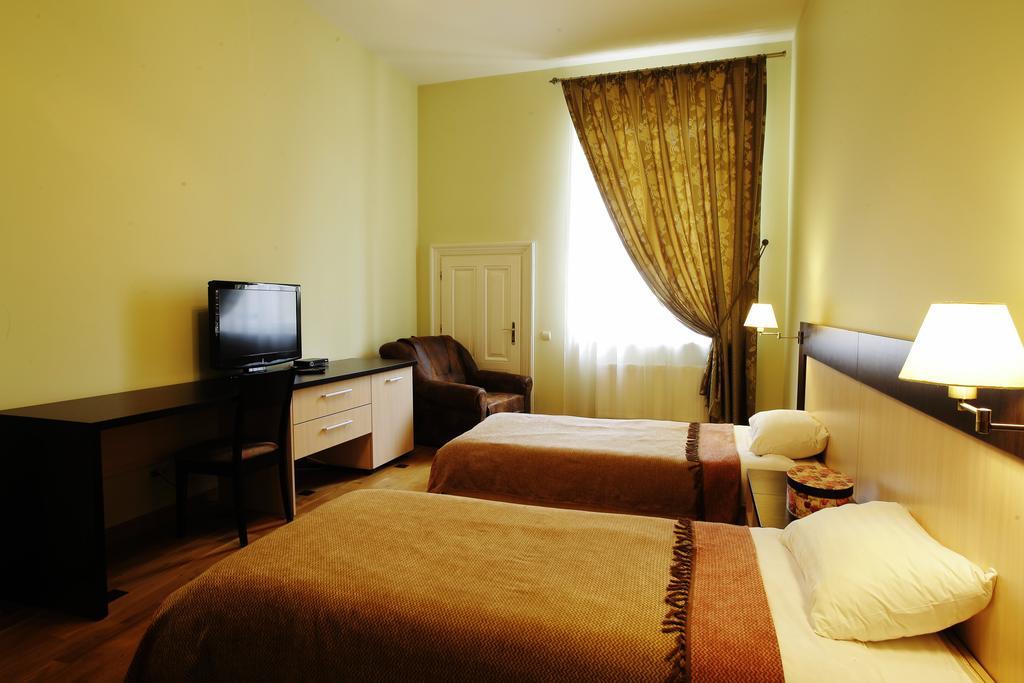 Mini-Hotel Under The Roof Lviv Dış mekan fotoğraf