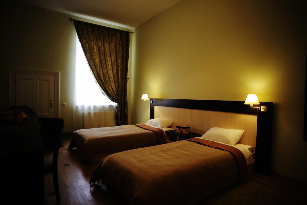 Mini-Hotel Under The Roof Lviv Dış mekan fotoğraf