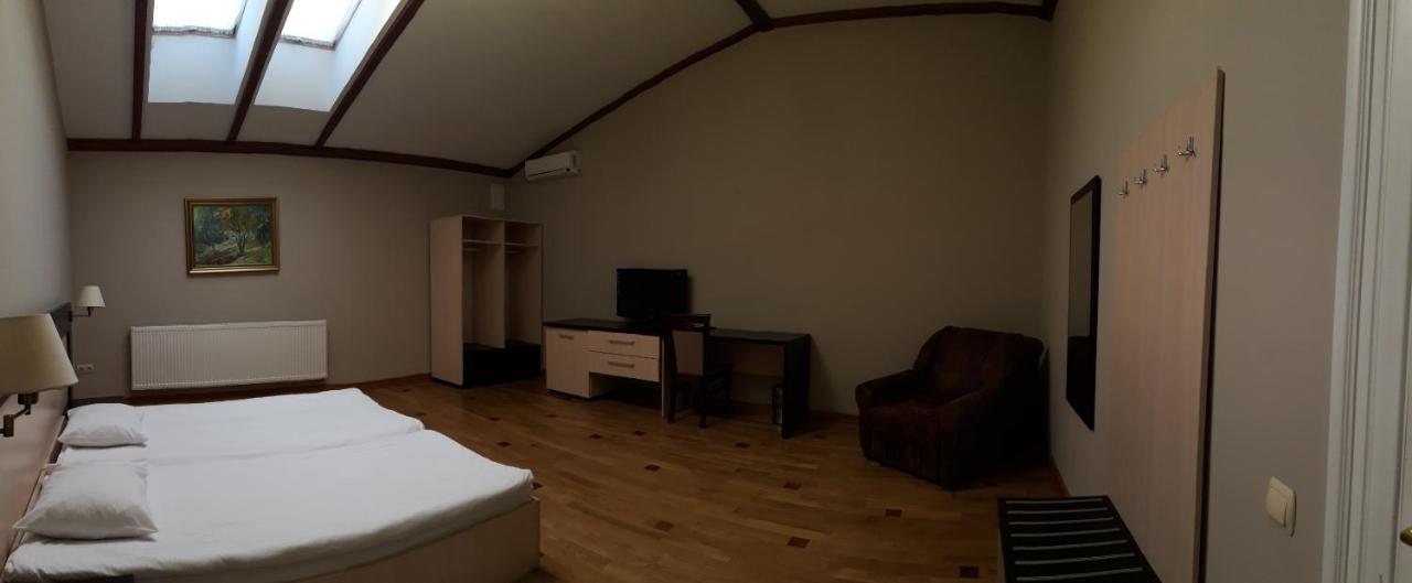 Mini-Hotel Under The Roof Lviv Dış mekan fotoğraf